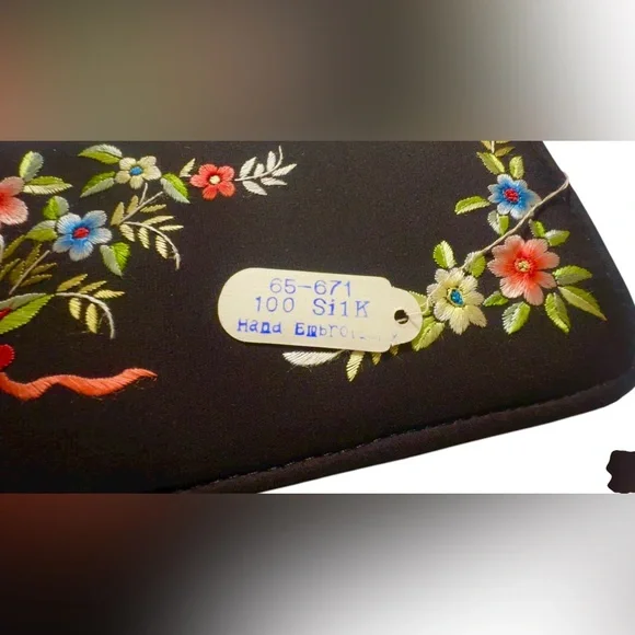 NWT 100% Chinese Silk HAND Embroidered purse CLUTCH Lock Zipper Hasp10” x 6”
